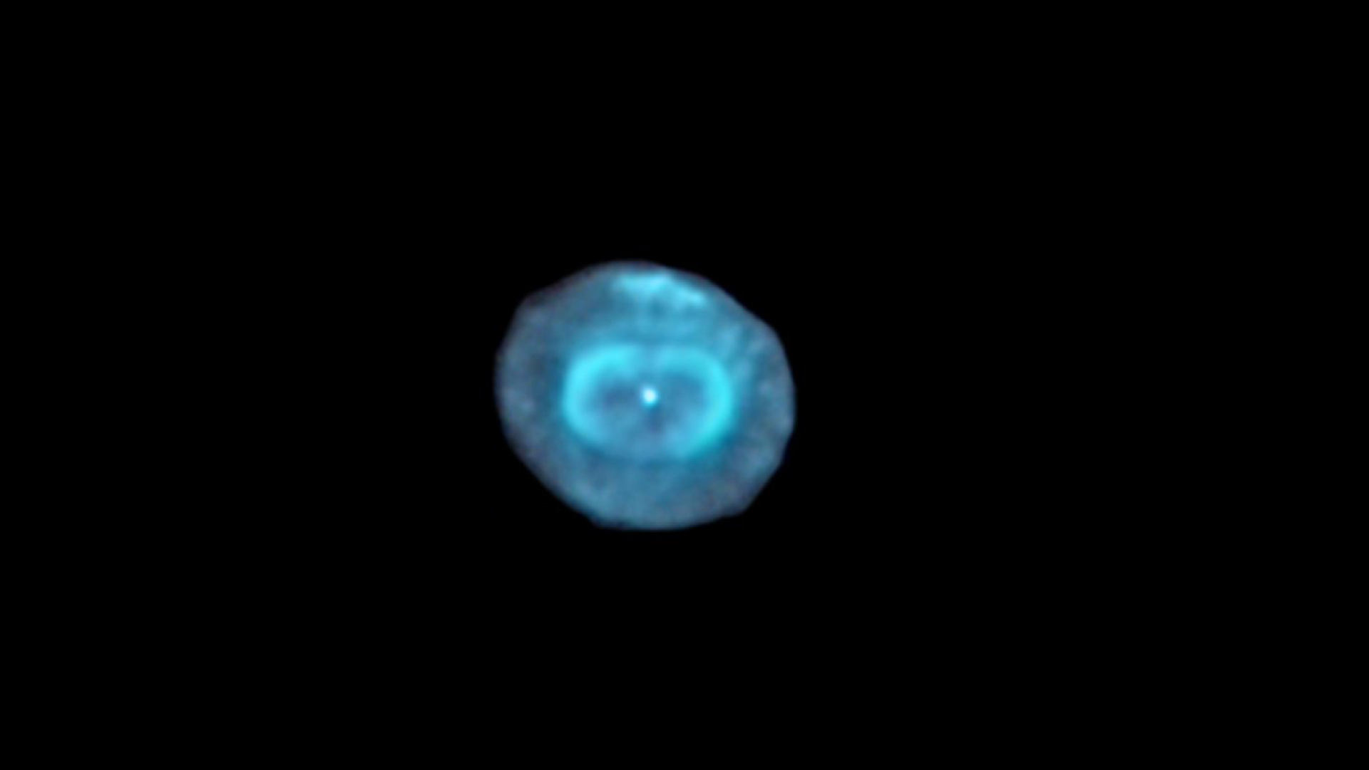 NGC 7662: Bola de Nieve Azul en una captura de Bernd Gährken
